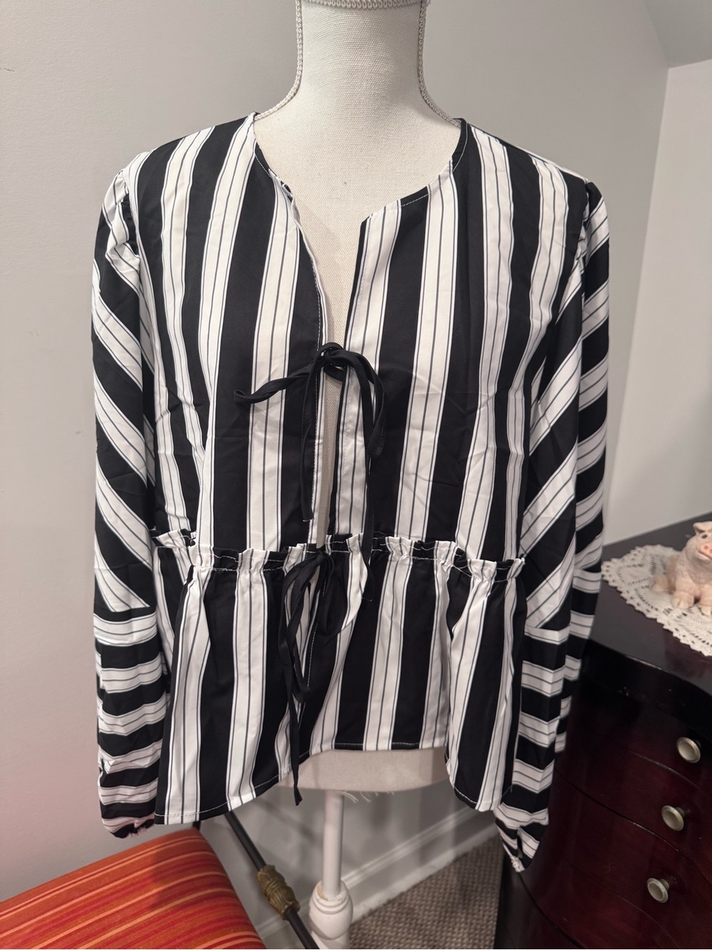 Black & White Vertical Stripe Blouse And Short Set - Picture 4 of 11